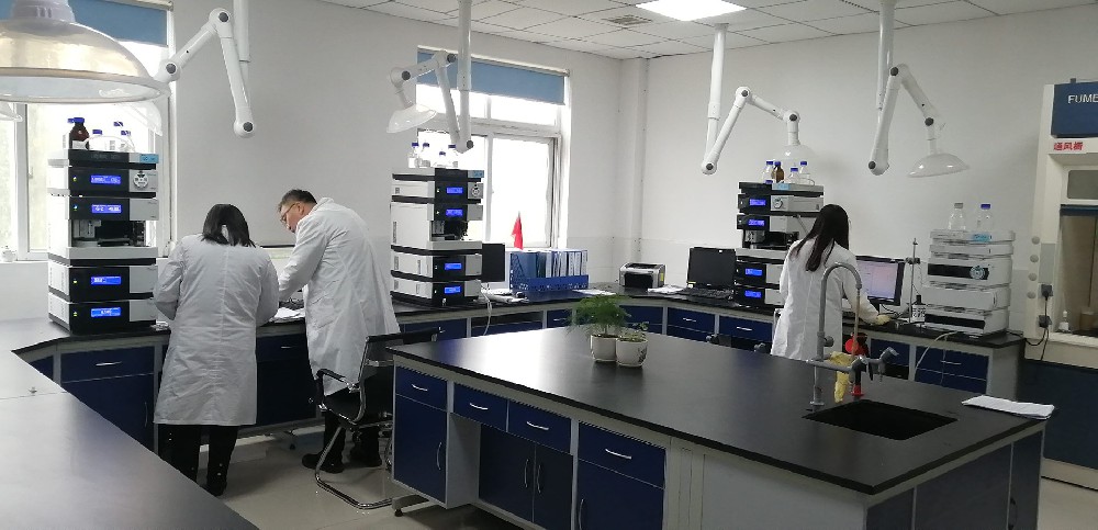 82-產(chǎn)業(yè)園液相實驗室工作現(xiàn)場.jpg